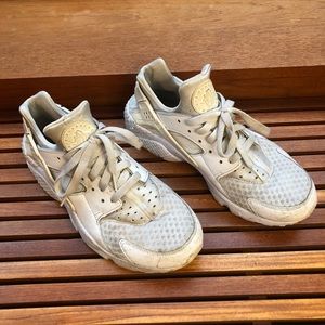 nike white huaraches